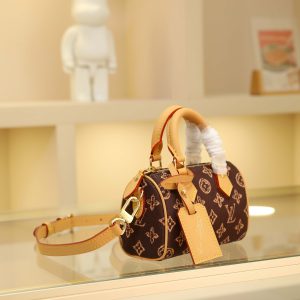 Alternative view of Dimensions: 16.0 x 11.0 x 9.0 cm